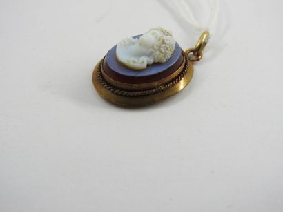 Gilded metal pendant decorated with a cameo...