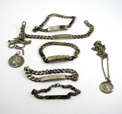 LOT including bracelets, chains, pendants,...