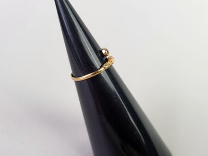 Lot of two 18K (750°/°°) yellow gold rings...