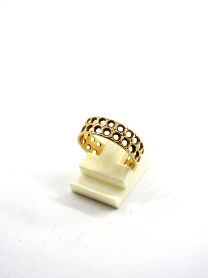 Ring openwork in yellow gold 750 thousandth....