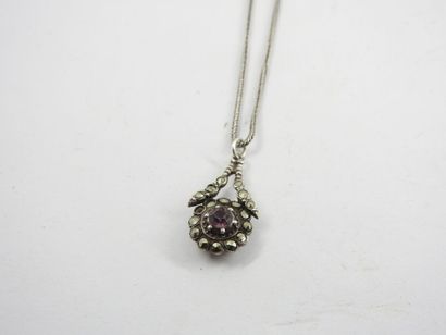Silver chain and flower pendant. Gross weight:...