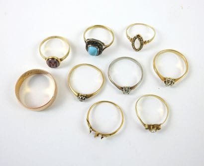 LOT of nine rings in yellow gold 750 thousandth....