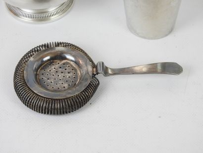 SHAKER in silver plated metal. H.24.5 cm....
