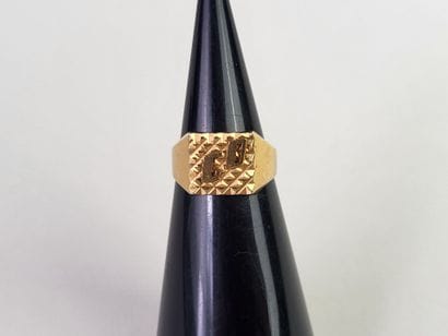 Ring in 18K yellow gold (750°/°°), engraved.
Weight...
