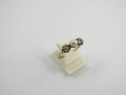RING in white gold 750 thousandths with decoration...