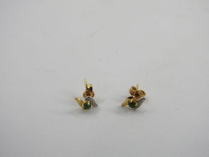 PAIR OF EAR PINS in yellow gold 750 thousandths...