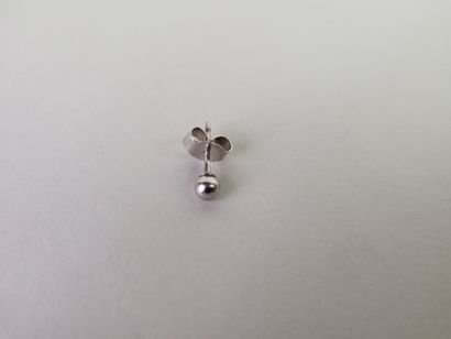 Lot of 2 pairs of 18K (750°/°°) gold stud...