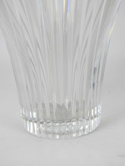 BACCARAT : Cut crystal vase. H.25 cm