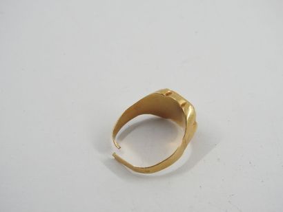 CHEVALLIERE in yellow gold 750 thousandths....
