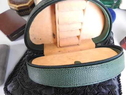 LOT including various cases, boxes, jewelry...