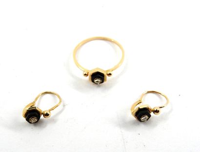 Yellow gold and jet set including a ring...