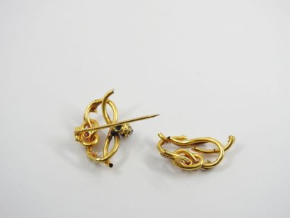 Yellow gold pin set with a small diamond...