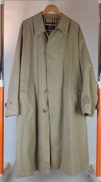 BURBERRYS': Trench coat for men. Size XL...