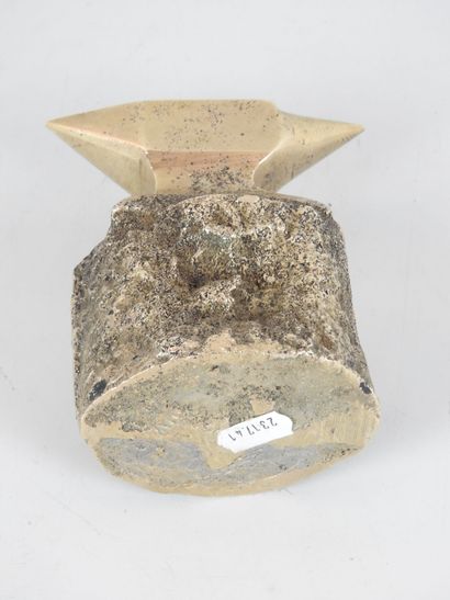 SMALL ENCLUME of jeweler / goldsmith in bronze....