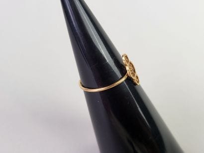 Lot of two 18K (750°/°°) yellow gold rings...