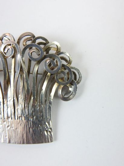 Spout in hammered and carved silver. Foreign...