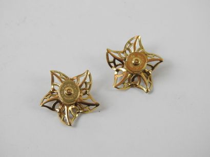 Pair of earrings in 18K gold with a brilliant...