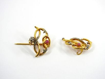 Yellow gold pin set with a small diamond...