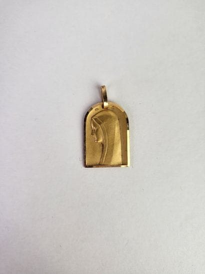 Religious medal in yellow gold 18K (750°/°°)...
