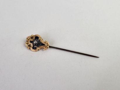 Tie pin in 18K (750°/°°) yellow gold, the...
