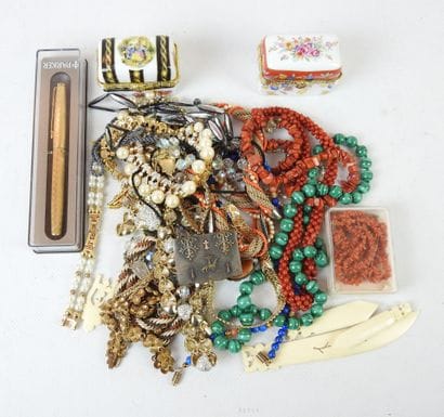 LOT of fancy jewelry in gold metal, hard...