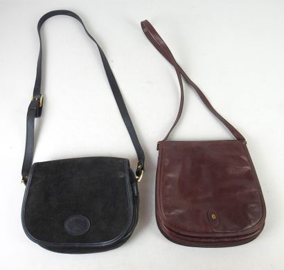 LONGCHAMP: Black leather shoulder bag. 18...