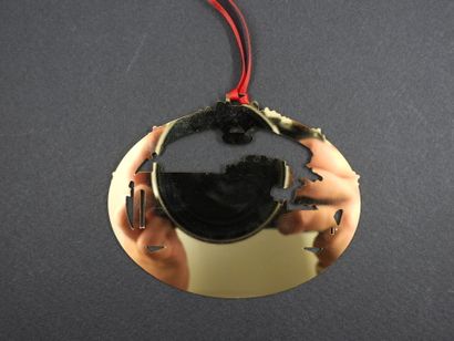 West Alabama Memories circular pendant. N°0939....