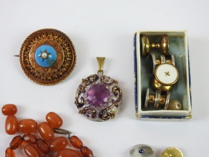 Pair of cufflinks in 18K gold. Weight : 15g....