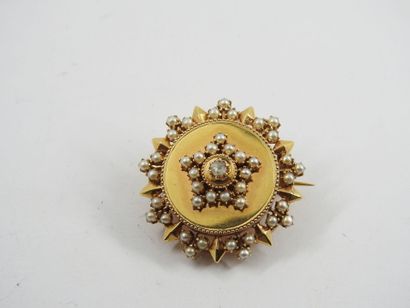 Circular brooch in yellow gold 750 thousandths...