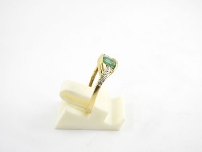 Yellow gold ring 750 thousandths decorated...