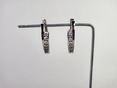 Earrings in 18K (750°/°°) white gold set...