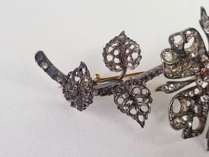 18K (750°/°°) yellow gold and silver (800°/°°)...