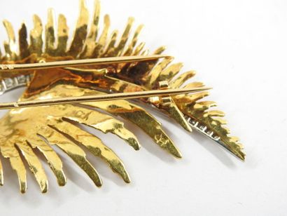 BROCHURE LEAF in yellow gold 750 thousandths...