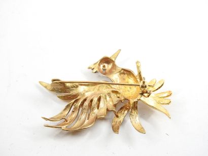 BROCHURE bird in yellow and white gold, gold...