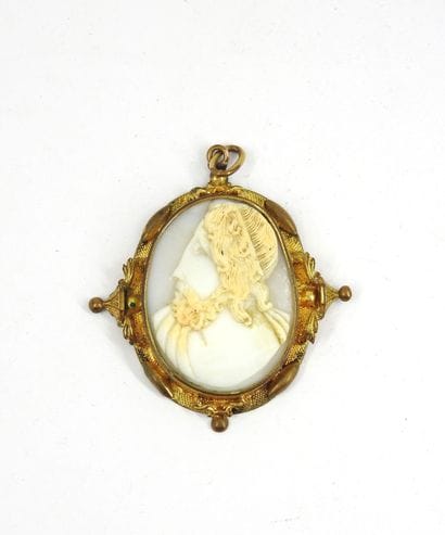 CAMEE PENDANT in gilt metal decorated with...