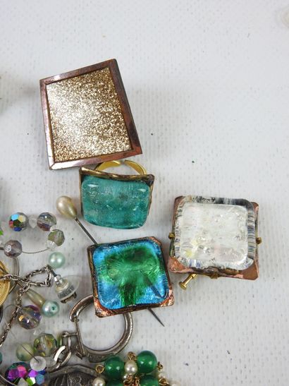 LOT OF JEWELRY FANTAISIE of which enamelled...