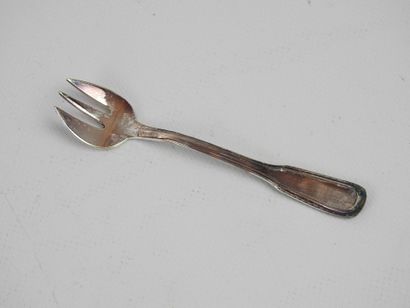 APOLLO: Twelve silver plated oyster forks....