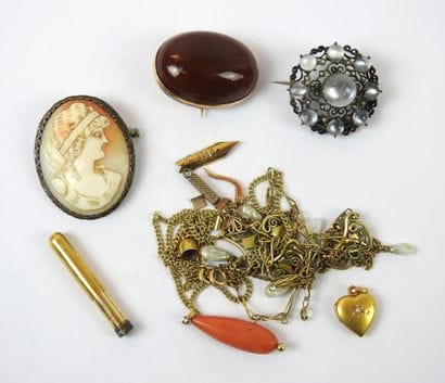 Gold lot 750 thousandths: Gold chain and...