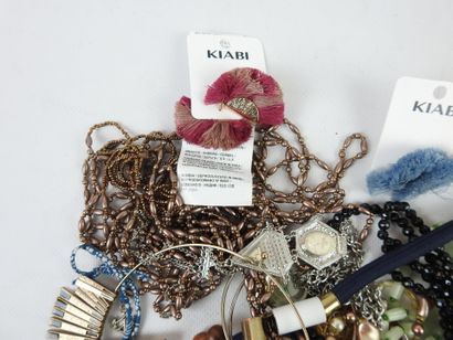LOT OF JEWELRY FANTAISIE including bracelets,...