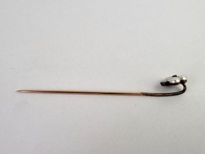 Tie pin in 18K (750°/°°) yellow gold, the...