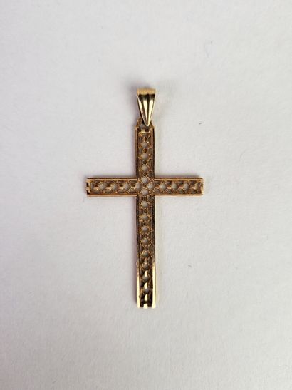 Pendant-cross in 18K (750°/°°) yellow gold.
Weight...