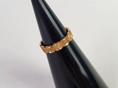 Ring in 18K yellow gold (750°/°°) chased...