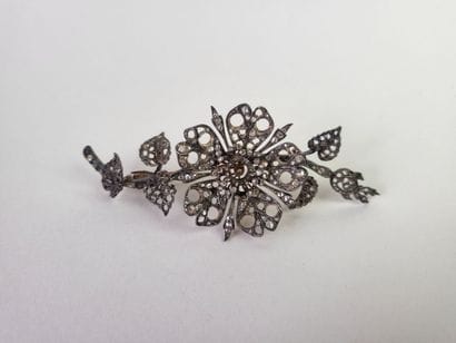 18K (750°/°°) yellow gold and silver (800°/°°)...