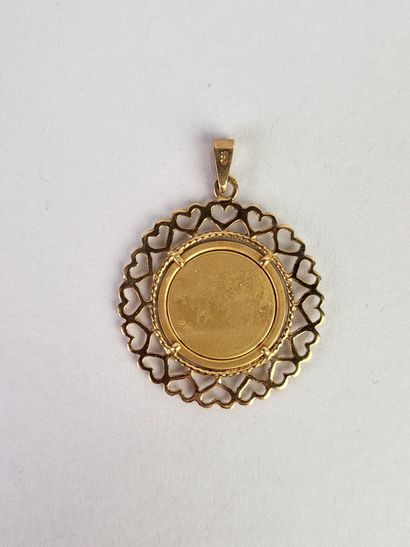 Circular medal in 18K yellow gold (750°/°°)...