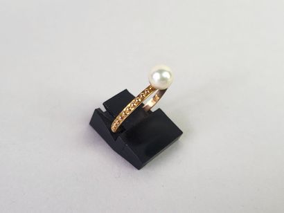 Ring in 18K (750°/°°) yellow gold with a...