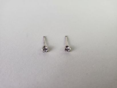 Lot of 2 pairs of 18K (750°/°°) gold stud...