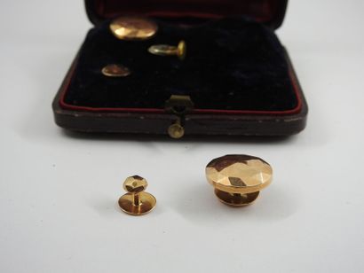 Two pairs of cufflinks in yellow gold 750...