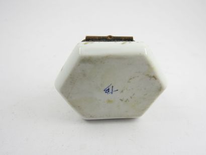 SMALL pill box in white porcelain with masonic...