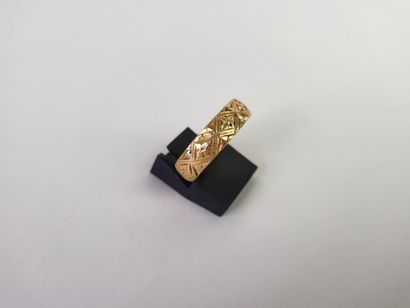 Ring in 18K yellow gold (750°/°°) chased...