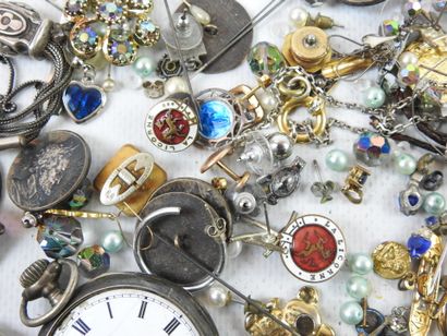 LOT OF JEWELRY FANTAISIE of which enamelled...